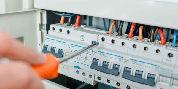 Electricistas Industriales · Instaladores Alta / Baja Tensión San Fulgencio · Integración de sistemas de control SCADA para monitoreo remoto